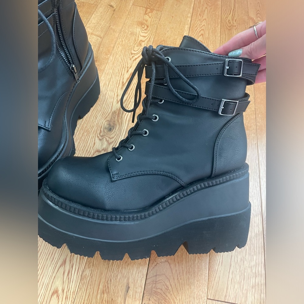 Black Shaker-52 Demonia Boots Size 10 new in box